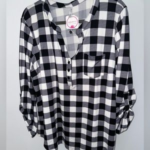 Beautiful 3x women’s top. Very soft and stretchy. New with tags. 3/4 sleeves